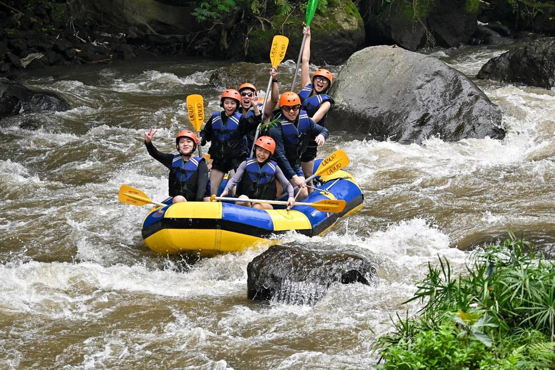 Paddling the rapids through the gorge
