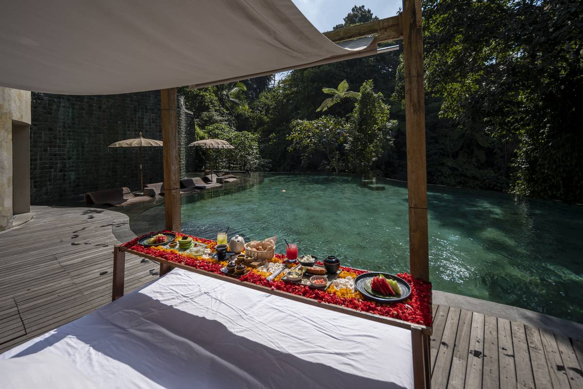 Floating breakfast, served in the pool