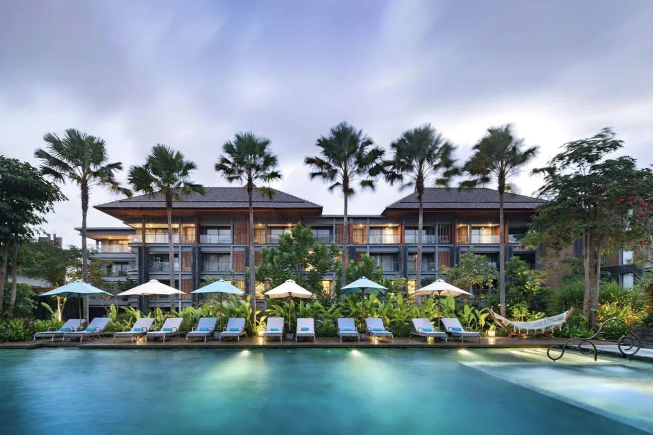 Beachfront rooms above the main pool