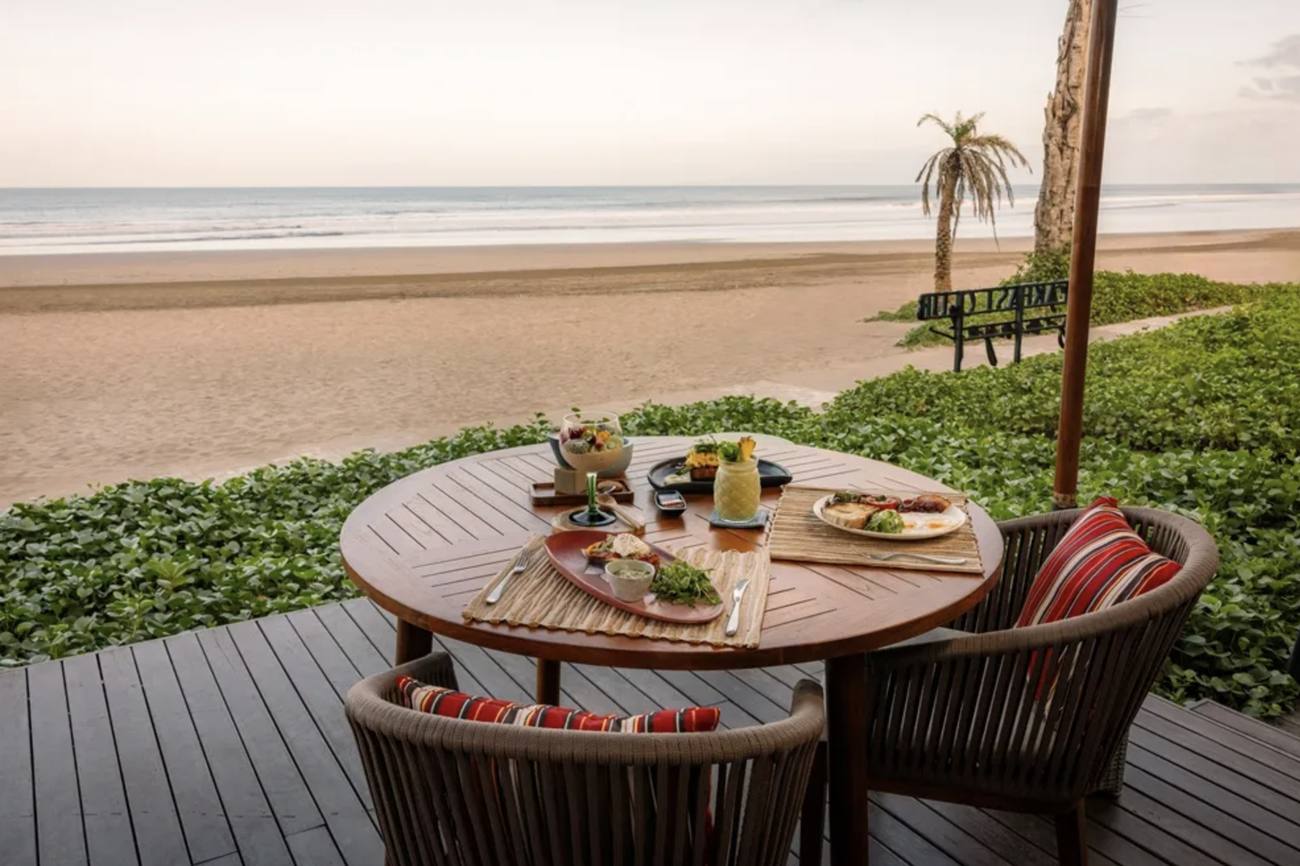 Breakfast with the beach in front of you