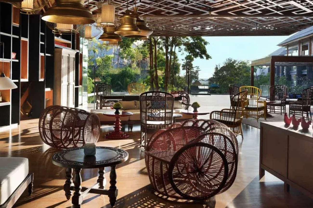 The open lobby lounge